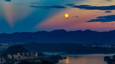 湖上升明月